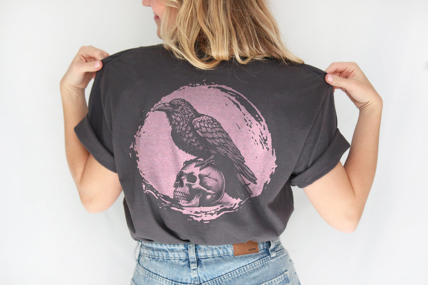 Cute & Creepy Shirt for Spooky Bitch – Raven on a Skull – Gothic Dark