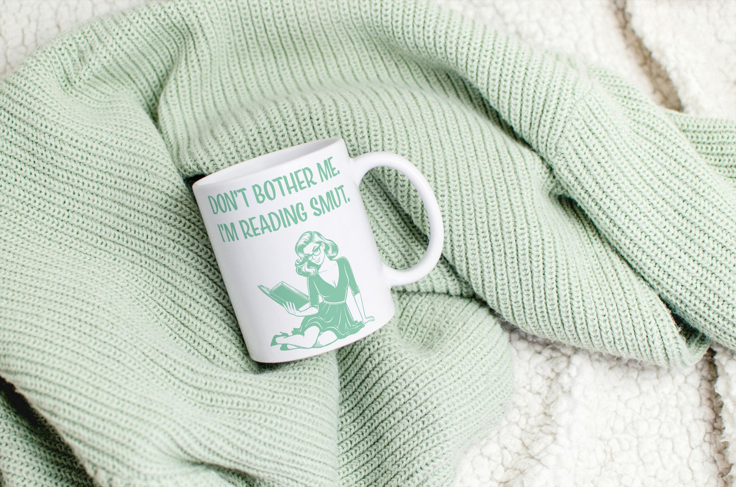 Funny gift mug - Women who read smut - Romantic fantasy Booktok fan-